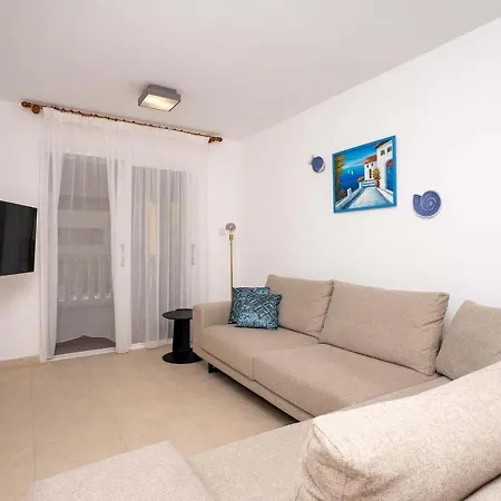 Stella's Little Island Gem *