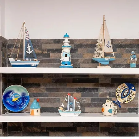Stella's Little Island Gem 파라림니