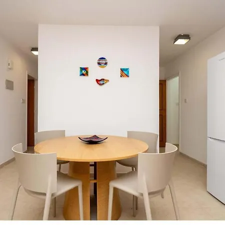 Stella's Little Island Gem *