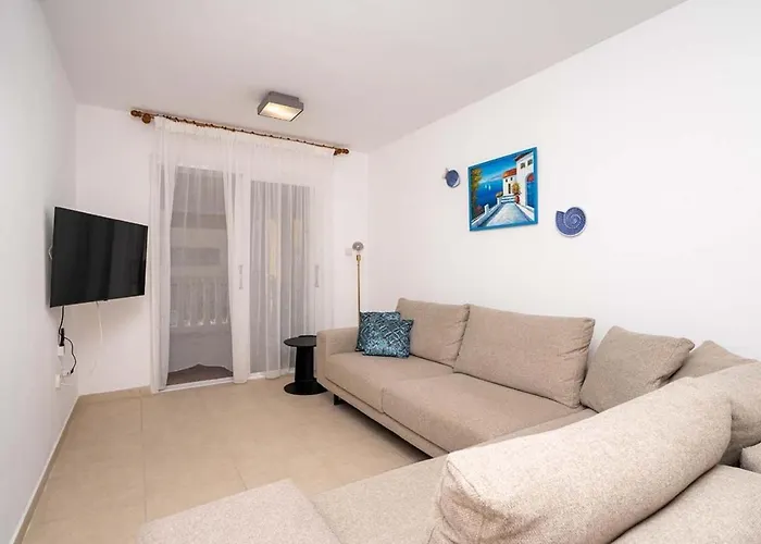 Stella's Little Island Gem *