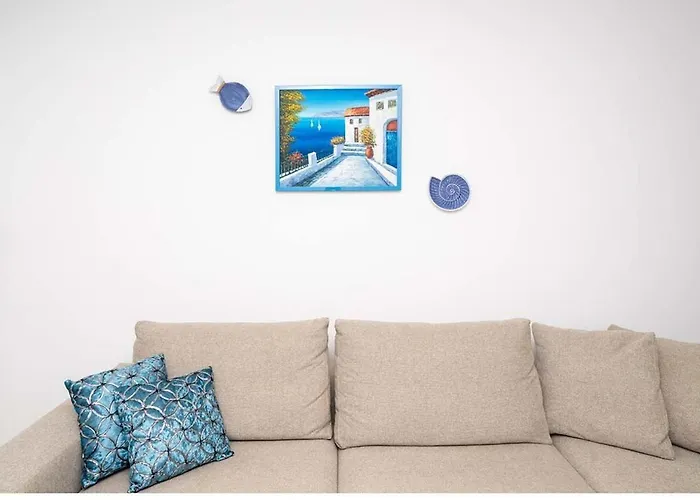 Stella's Little Island Gem 파라림니