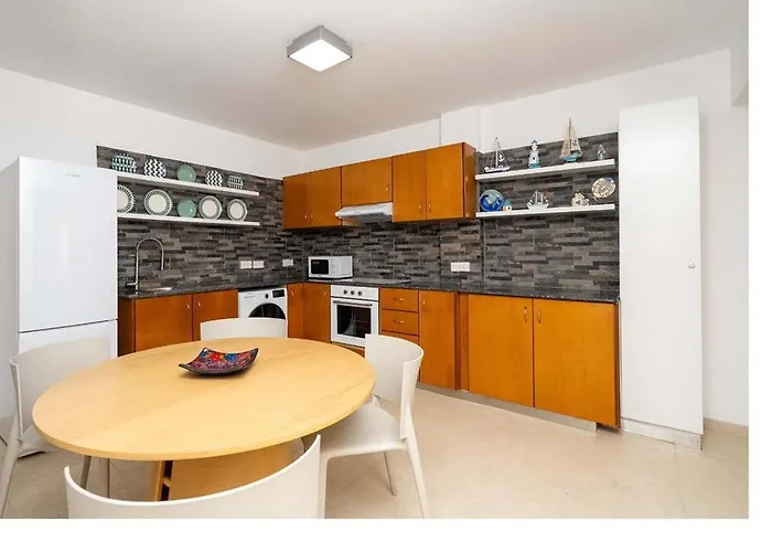 Stella's Little Island Gem 파라림니