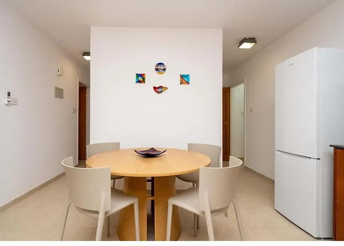 Stella's Little Island Gem *