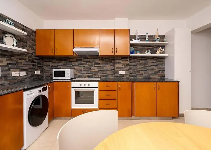 דירה Stella's Little Island Gem פאראלימני